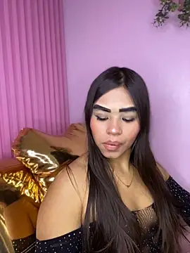 Snapshot of PrettySharon_ chatting on December 16, 8:35 pm PrettySharon online show from December 16, 8:35 pm