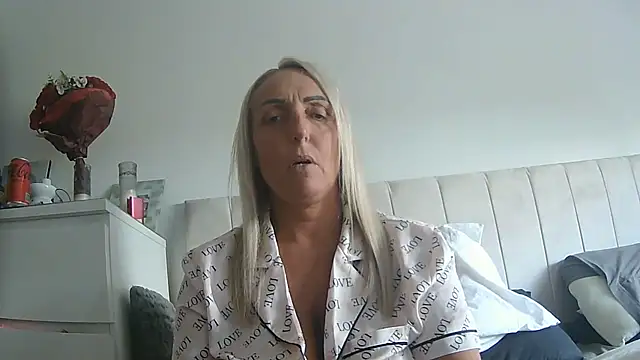 Snapshot of theblondecocklover chatting on June 17, 7:02 pm theblondecocklover online show from June 17, 7:02 pm