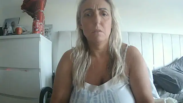 Snapshot of theblondecocklover chatting on June 10, 4:46 am theblondecocklover online show from June 10, 4:46 am