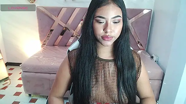 Snapshot of Kendall_Queen_v chatting on December 18, 12:05 am Kendall Queen v online show from December 18, 12:05 am