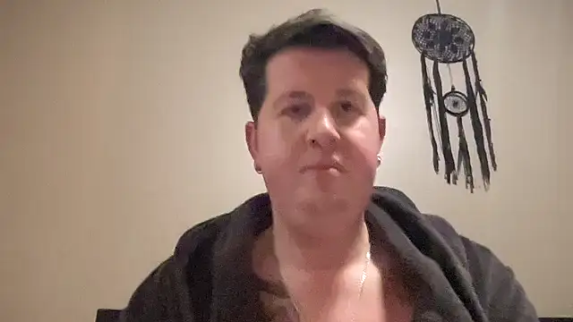 Snapshot of Gwenn-8231 chatting on December 16, 8:57 pm Gwenn-8231 online show from December 16, 8:57 pm