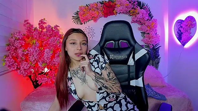 Snapshot of Nickie_reed_ chatting on May 27, 9:44 pm Nickie reed online show from May 27, 9:44 pm