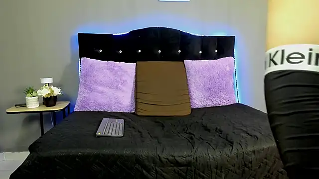 alex xhunter online show from April 4, 7:20 pm