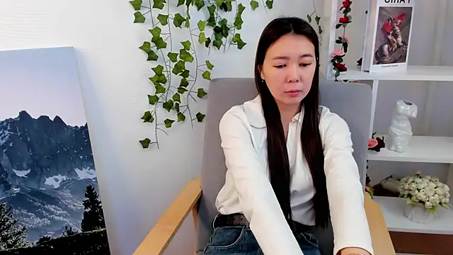 BettinaHuus online show from December 17, 5:45 am