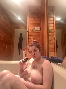 kaylee2104 online show from April 18, 2:36 am