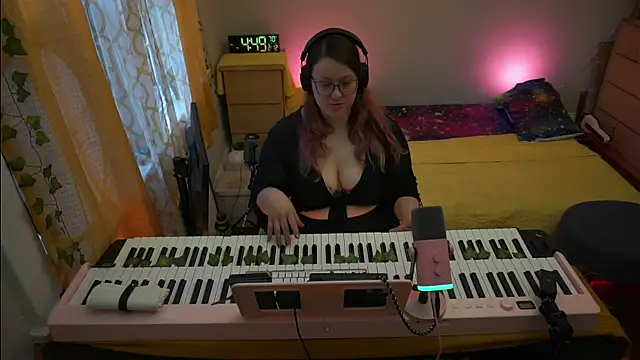 Snapshot of FireproofCuriousiteaze chatting on February 12, 9:47 pm FireproofCuriousiteaze online show from February 12, 9:47 pm