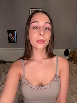 ChiaraSommer online show from April 8, 4:30 pm