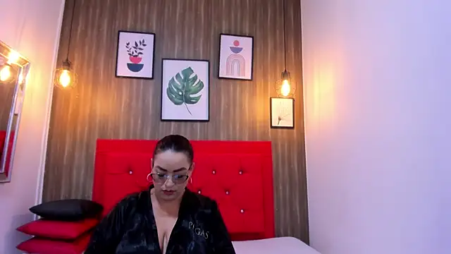 meggancurvy online show from February 19, 7:00 pm