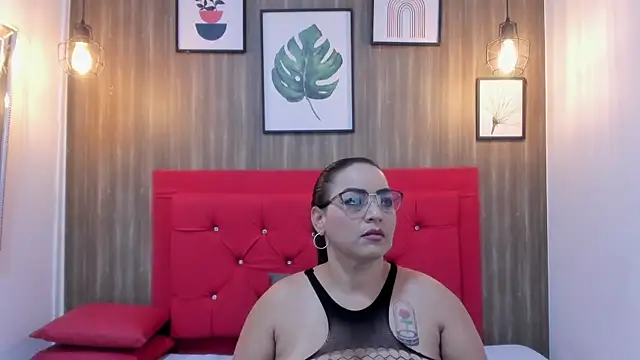 meggancurvy online show from March 18, 7:37 pm