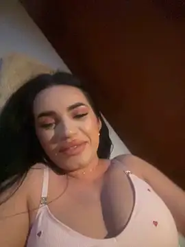 Snapshot of LucyLucy23 chatting on December 17, 6:02 pm LucyLucy23 online show from December 17, 6:02 pm