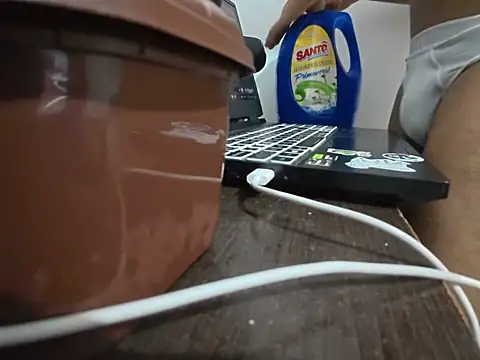 Snapshot of Rxxen chatting on December 17, 2:27 am Rxxen online show from December 17, 2:27 am