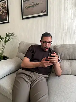 AdrianGarcia89 online show from April 18, 7:07 pm