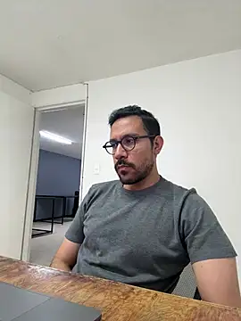 AdrianGarcia89 online show from April 14, 12:37 am