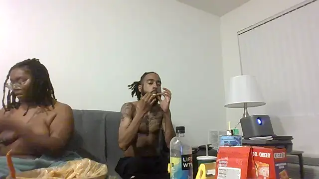 AverageAnt  online show from February 25, 4:45 am