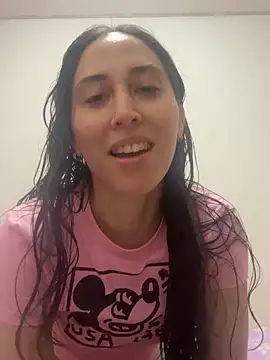 Snapshot of LatinDoll8 chatting on June 10, 1:29 am LatinDoll8 online show from June 10, 1:29 am