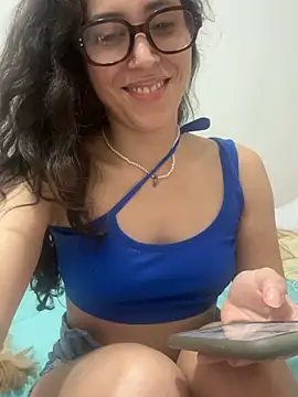 Snapshot of LatinDoll8 chatting on April 4, 12:39 am LatinDoll8 online show from April 4, 12:39 am