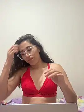 Snapshot of LatinDoll8 chatting on May 21, 10:29 pm LatinDoll8 online show from May 21, 10:29 pm