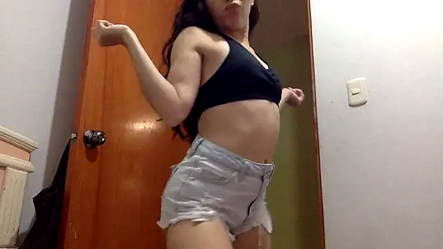 Snapshot of LatinDoll8 chatting on June 14, 10:11 pm LatinDoll8 online show from June 14, 10:11 pm