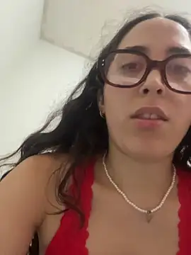 Snapshot of LatinDoll8 chatting on April 20, 4:48 am LatinDoll8 online show from April 20, 4:48 am