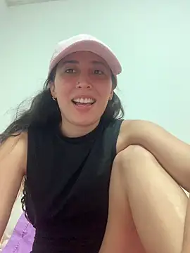 Snapshot of LatinDoll8 chatting on June 9, 2:12 am LatinDoll8 online show from June 9, 2:12 am