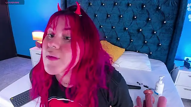 Issa Clark01 online show from March 12, 12:27 am