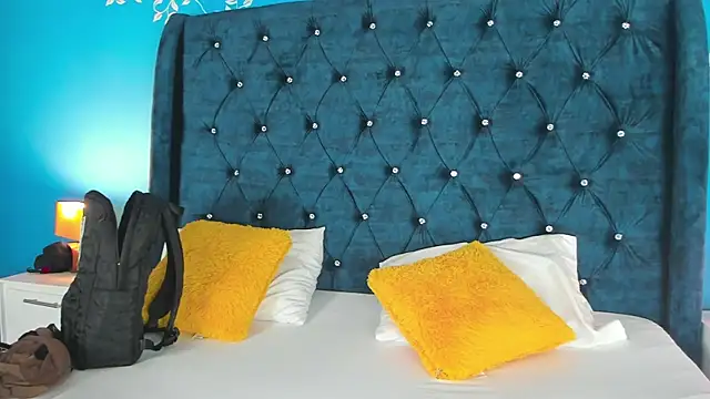 Issa Clark01 online show from February 10, 9:25 pm