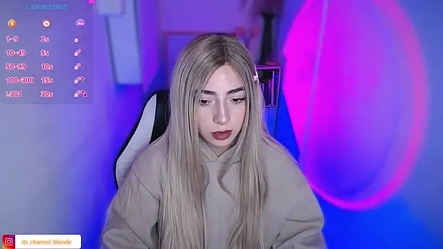 Snapshot of channel_blondee chatting on February 5, 9:54 pm channel blondee online show from February 5, 9:54 pm