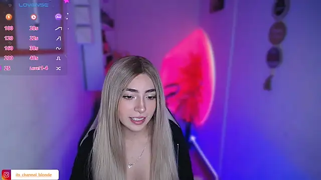 Snapshot of channel_blondee chatting on February 12, 8:52 pm channel blondee online show from February 12, 8:52 pm