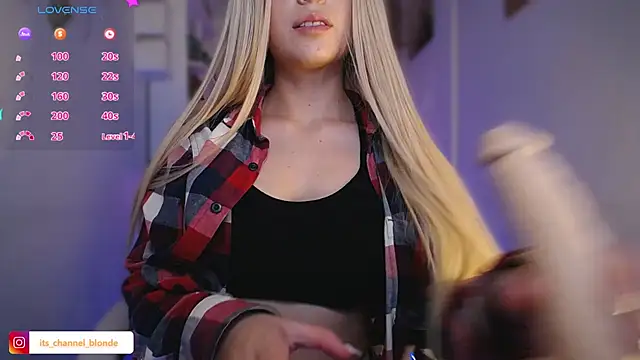 Snapshot of channel_blondee chatting on December 18, 5:12 am channel blondee online show from December 18, 5:12 am