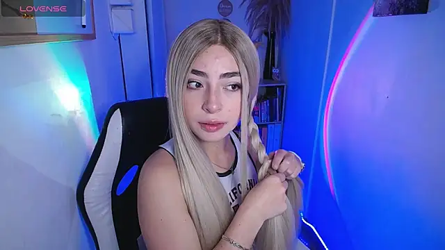 channel blondee online show from April 14, 2:00 pm