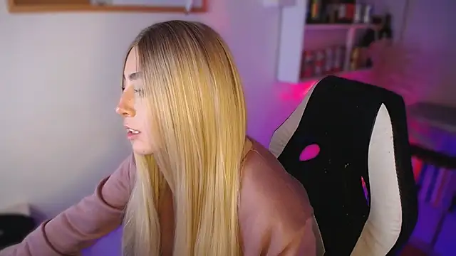 channel blondee online show from May 7, 12:15 am