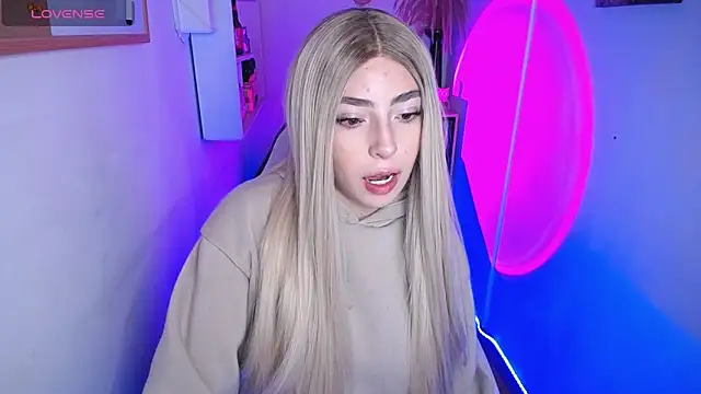 channel blondee online show from April 13, 8:35 pm