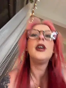 itscleomoon online show from March 23, 7:30 am