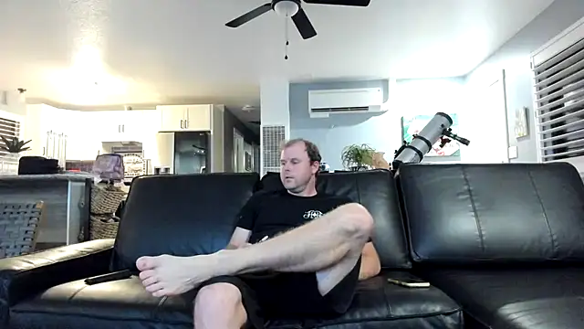Snapshot of Studmuffin4you chatting on August 2, 4:44 am Studmuffin4you online show from August 2, 4:44 am