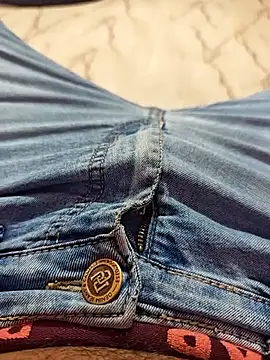 AqueousCrepe online show from February 15, 12:37 pm