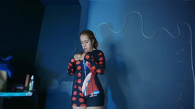 saramaartinez online show from January 9, 12:01 pm