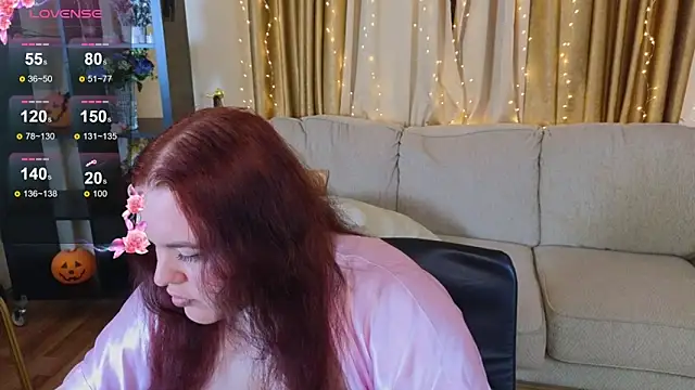 Snapshot of LindaBermer chatting on December 18, 11:47 am LindaBermer online show from December 18, 11:47 am