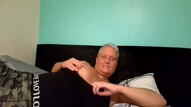 Bendoverbetty3 online show from January 7, 8:03 pm