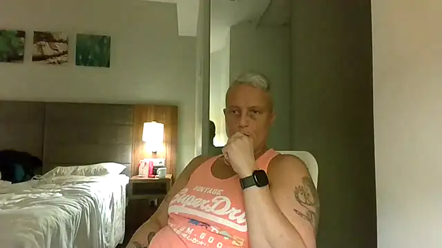 Bendoverbetty3 online show from January 17, 9:18 pm