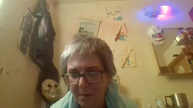 Snapshot of becky1111 chatting on April 12, 1:47 pm becky1111 online show from April 12, 1:47 pm