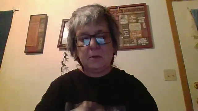 Snapshot of becky1111 chatting on May 20, 9:39 am becky1111 online show from May 20, 9:39 am
