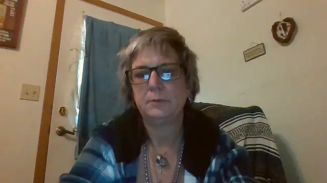 Snapshot of becky1111 chatting on May 15, 12:03 pm becky1111 online show from May 15, 12:03 pm