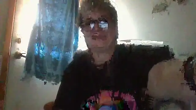 Snapshot of becky1111 chatting on May 12, 10:27 pm becky1111 online show from May 12, 10:27 pm