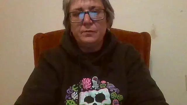 Snapshot of becky1111 chatting on April 23, 4:19 am becky1111 online show from April 23, 4:19 am