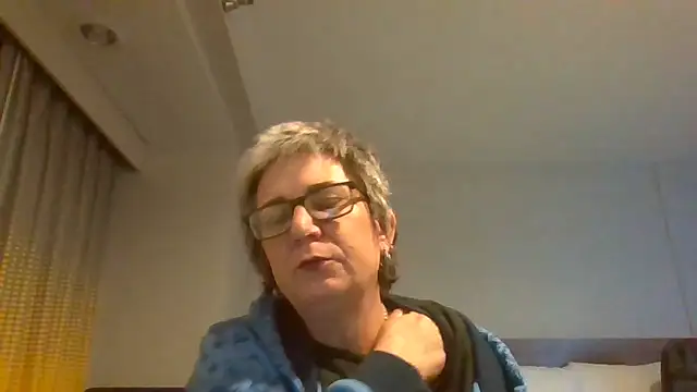 Snapshot of becky1111 chatting on April 15, 9:26 am becky1111 online show from April 15, 9:26 am