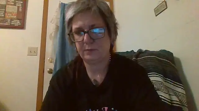 Snapshot of becky1111 chatting on May 3, 11:37 am becky1111 online show from May 3, 11:37 am
