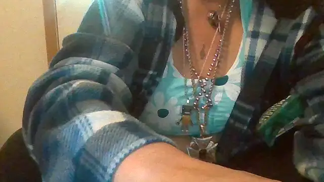 Snapshot of becky1111 chatting on May 9, 12:25 am becky1111 online show from May 9, 12:25 am