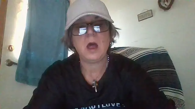 Snapshot of becky1111 chatting on May 9, 2:20 pm becky1111 online show from May 9, 2:20 pm