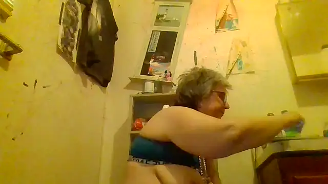 Snapshot of becky1111 chatting on May 11, 4:04 pm becky1111 online show from May 11, 4:04 pm