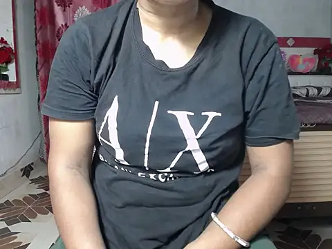 surbhi01 online show from May 18, 7:29 pm